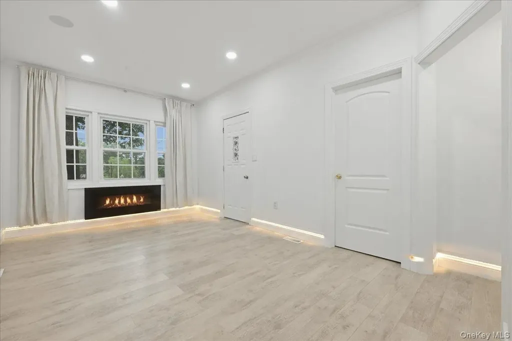 89 W 4th Street Ronkonkoma NY 11779
