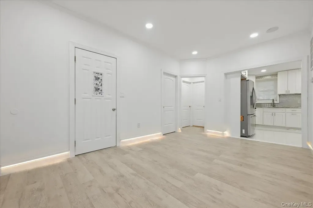 89 W 4th Street Ronkonkoma NY 11779