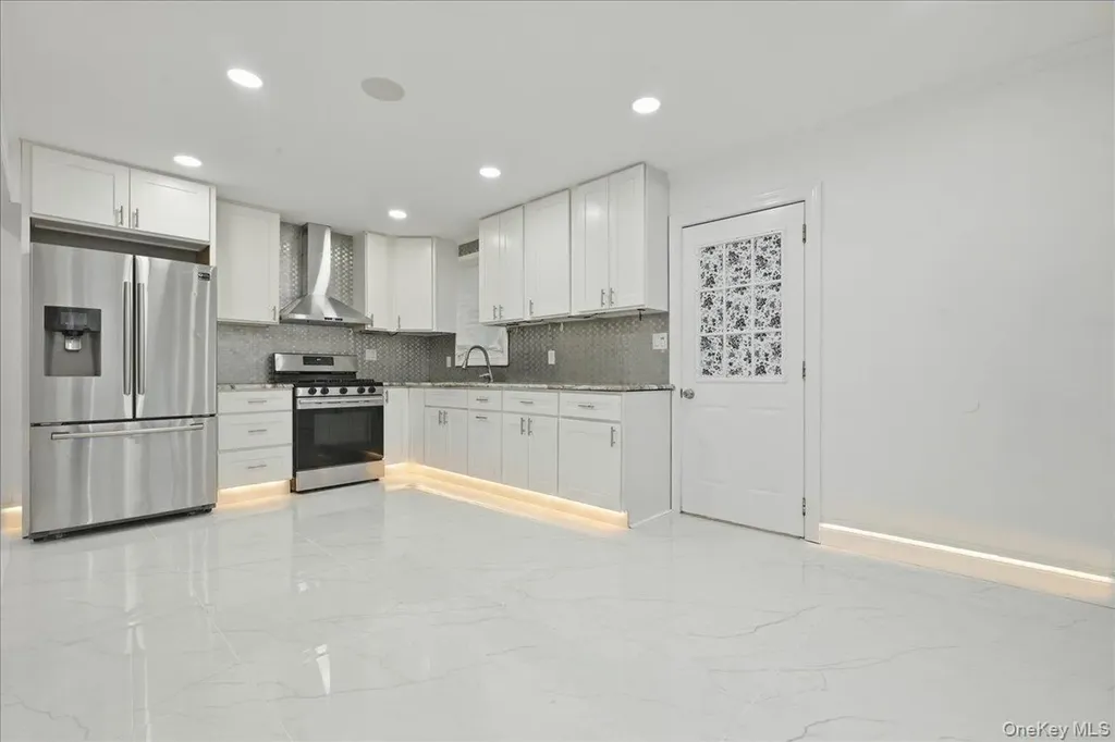 89 W 4th Street Ronkonkoma NY 11779