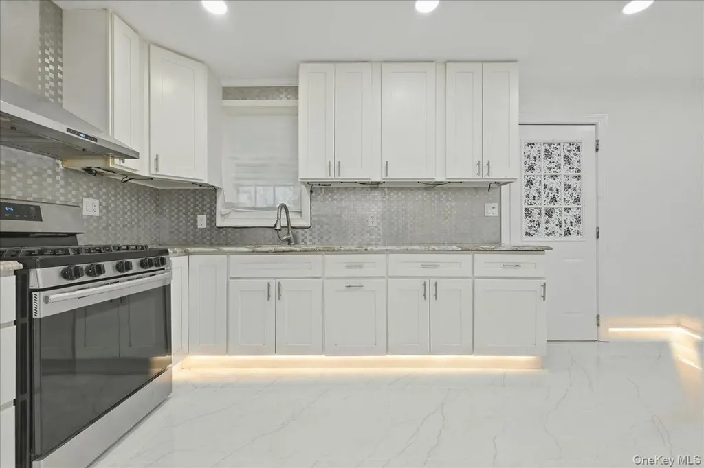 89 W 4th Street Ronkonkoma NY 11779