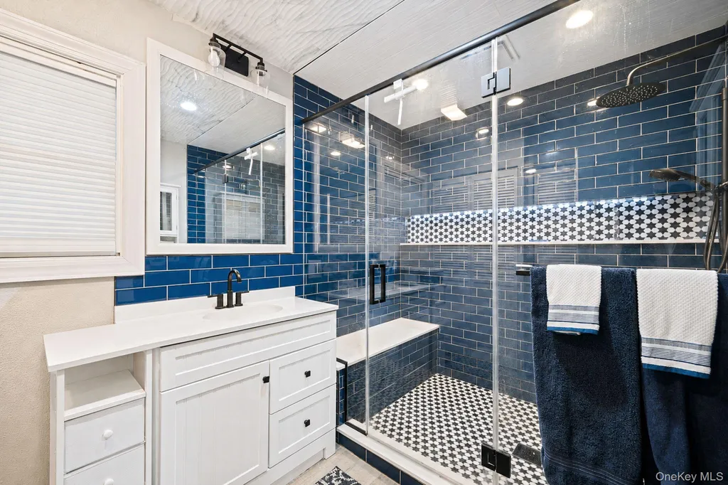 208 Avenue C Ronkonkoma NY 11779