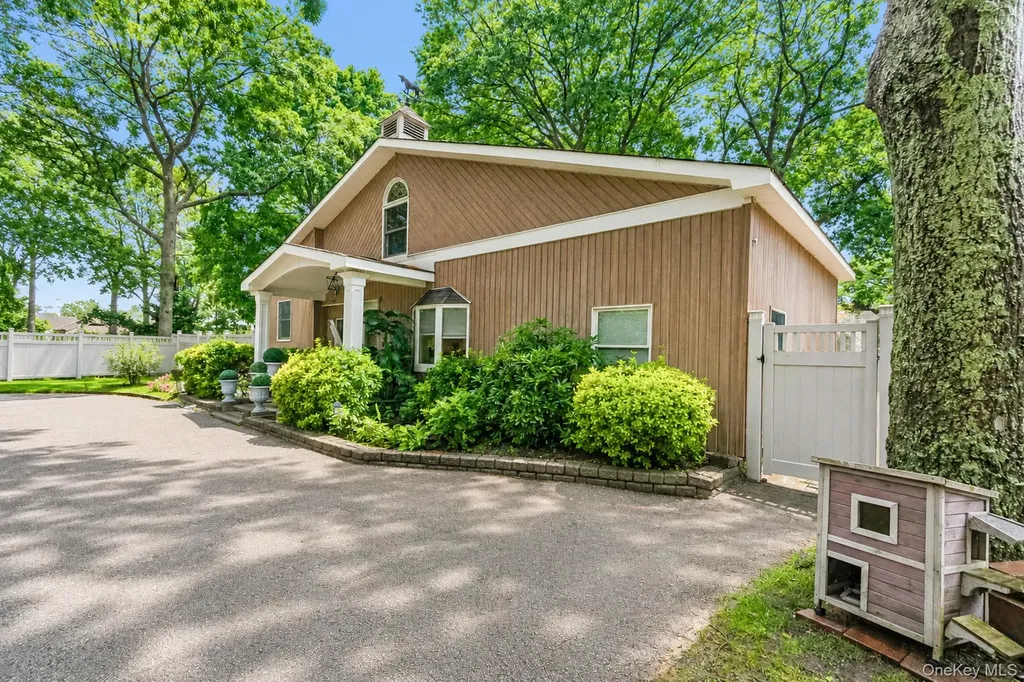 208 Avenue C Ronkonkoma NY 11779