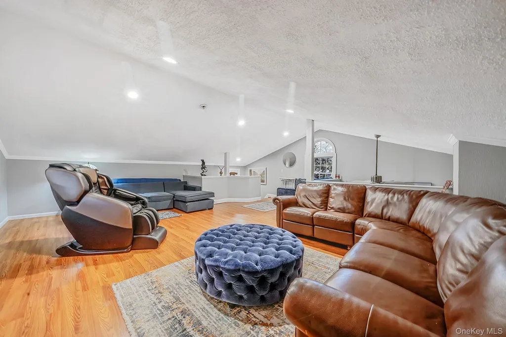 208 Avenue C Ronkonkoma NY 11779