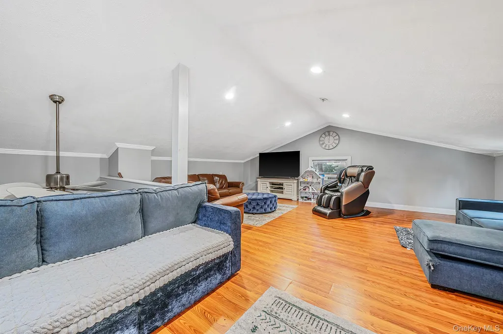 208 Avenue C Ronkonkoma NY 11779