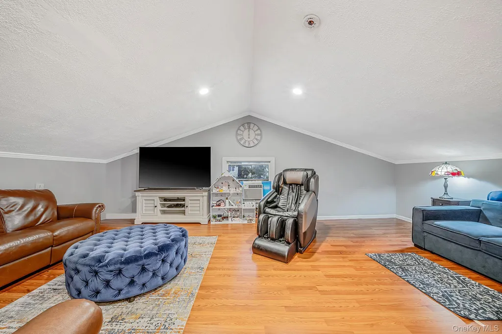208 Avenue C Ronkonkoma NY 11779