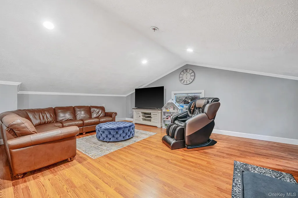 208 Avenue C Ronkonkoma NY 11779
