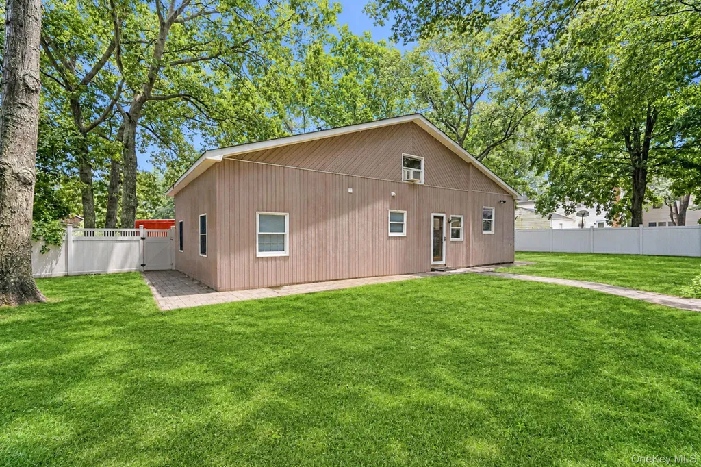 208 Avenue C Ronkonkoma NY 11779