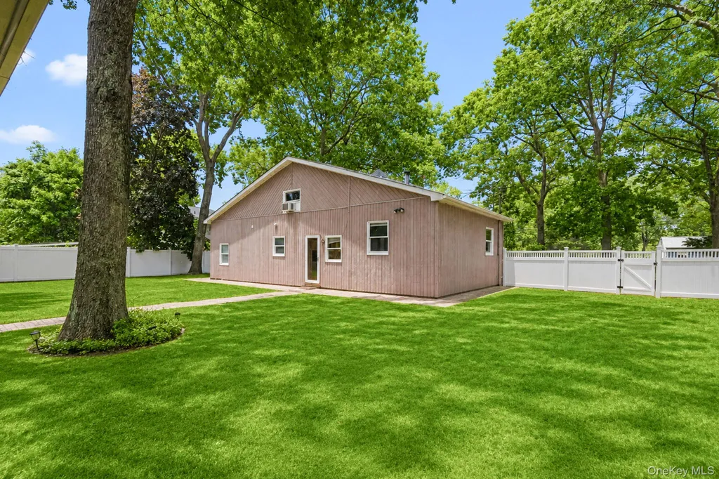 208 Avenue C Ronkonkoma NY 11779
