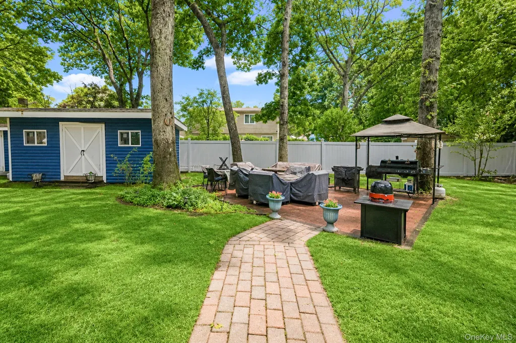 208 Avenue C Ronkonkoma NY 11779