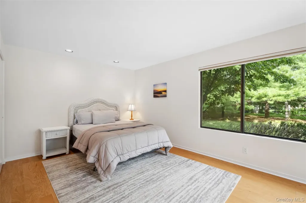 26 Woodland Way Quogue NY 11959