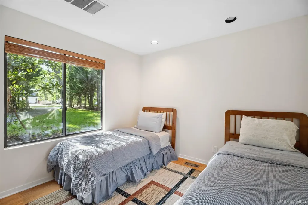 26 Woodland Way Quogue NY 11959