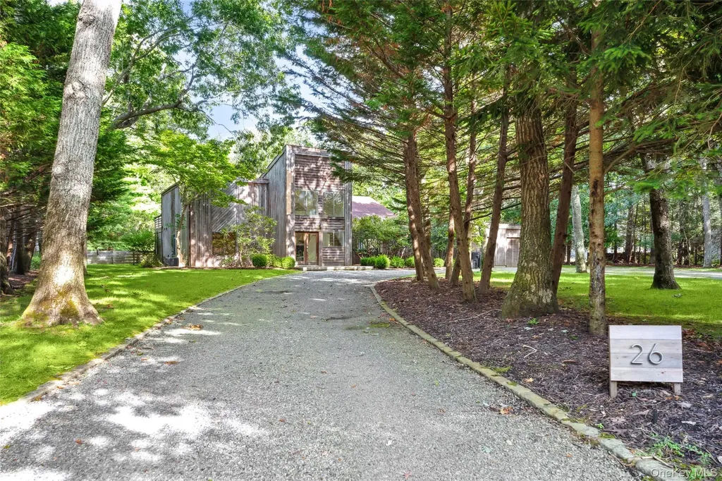 26 Woodland Way Quogue NY 11959
