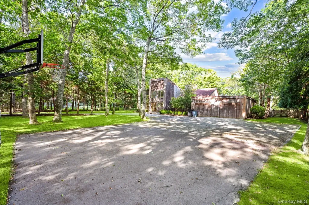 26 Woodland Way Quogue NY 11959