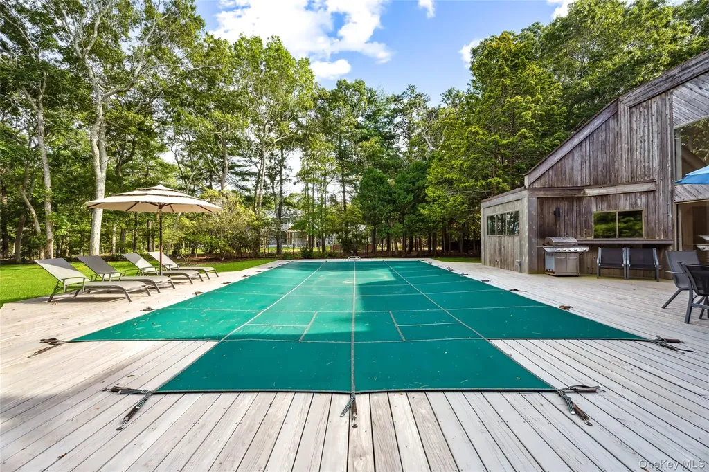 26 Woodland Way Quogue NY 11959