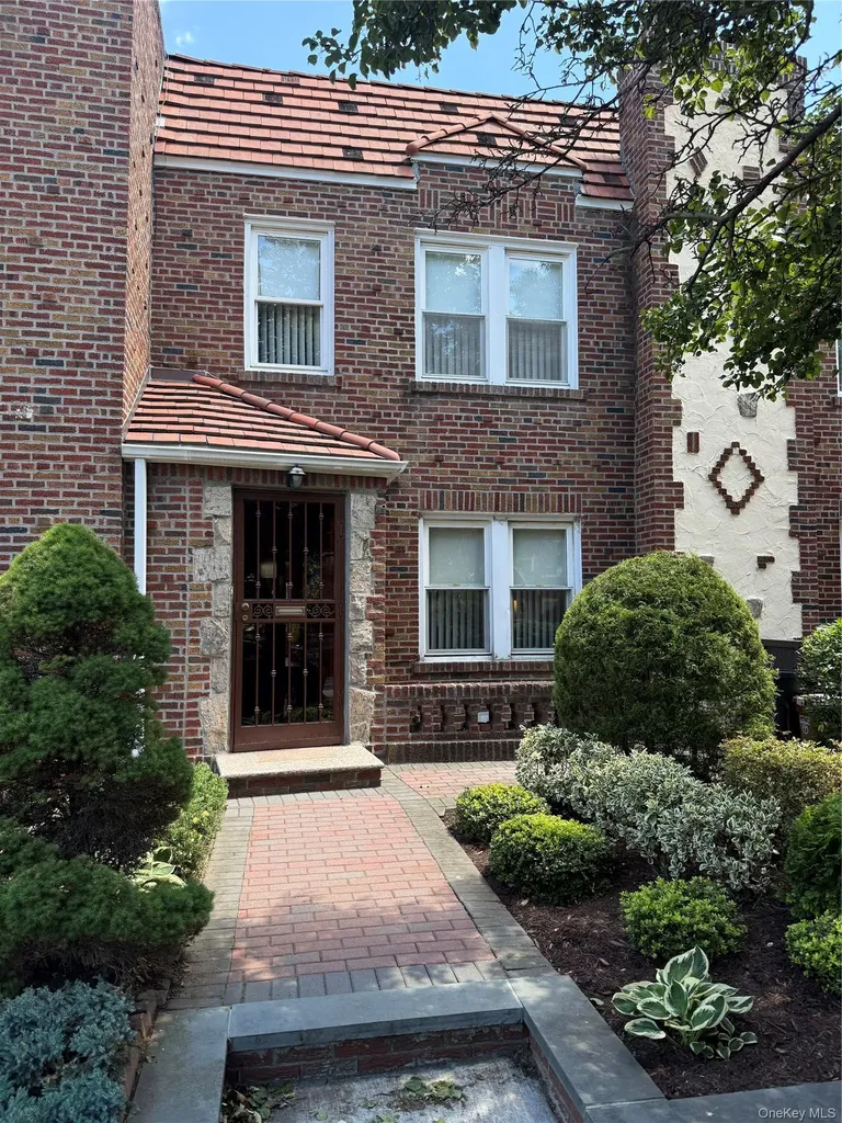 64-23 84th Street Middle Village NY 11379