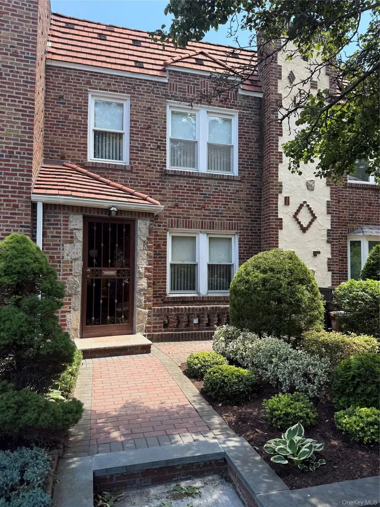 64-23 84th Street Middle Village NY 11379