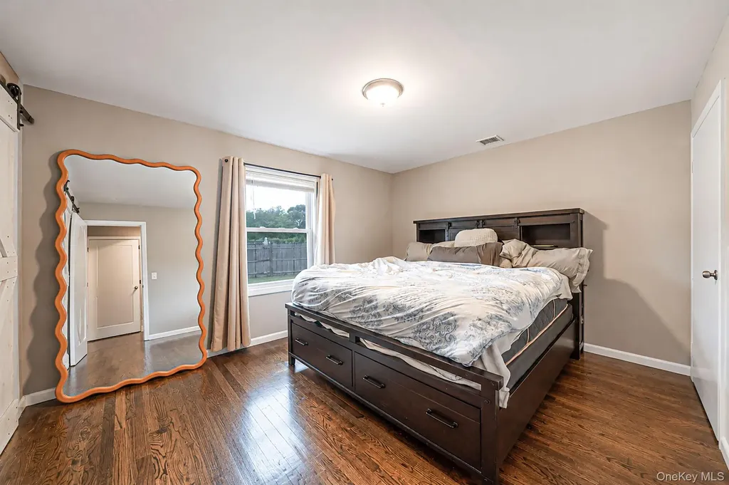 18 Jackson Street Farmingdale NY 11735