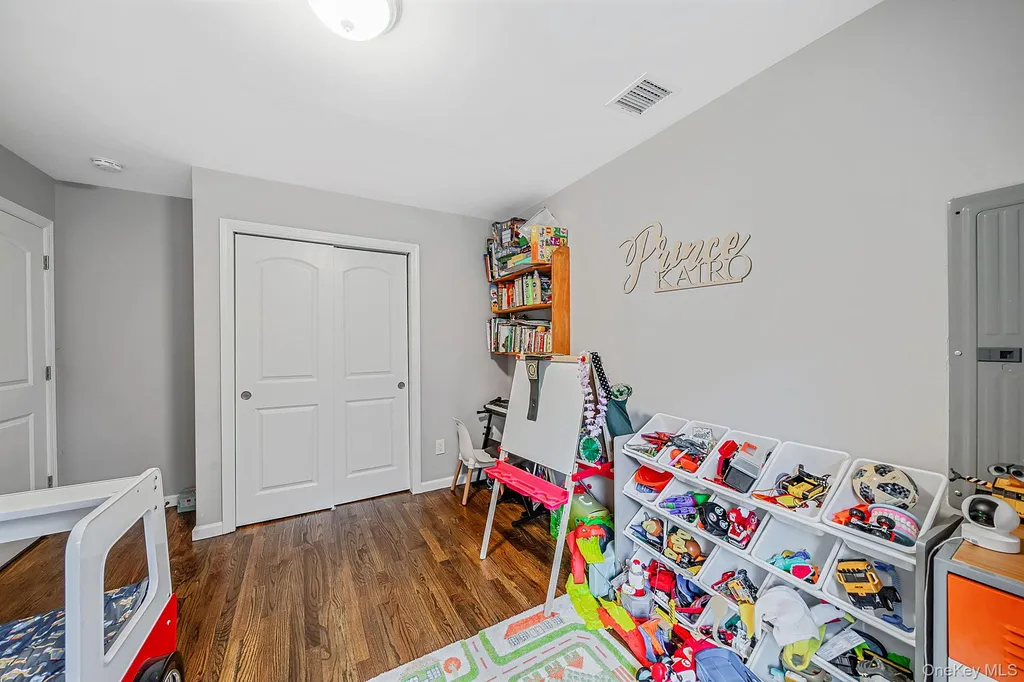18 Jackson Street Farmingdale NY 11735