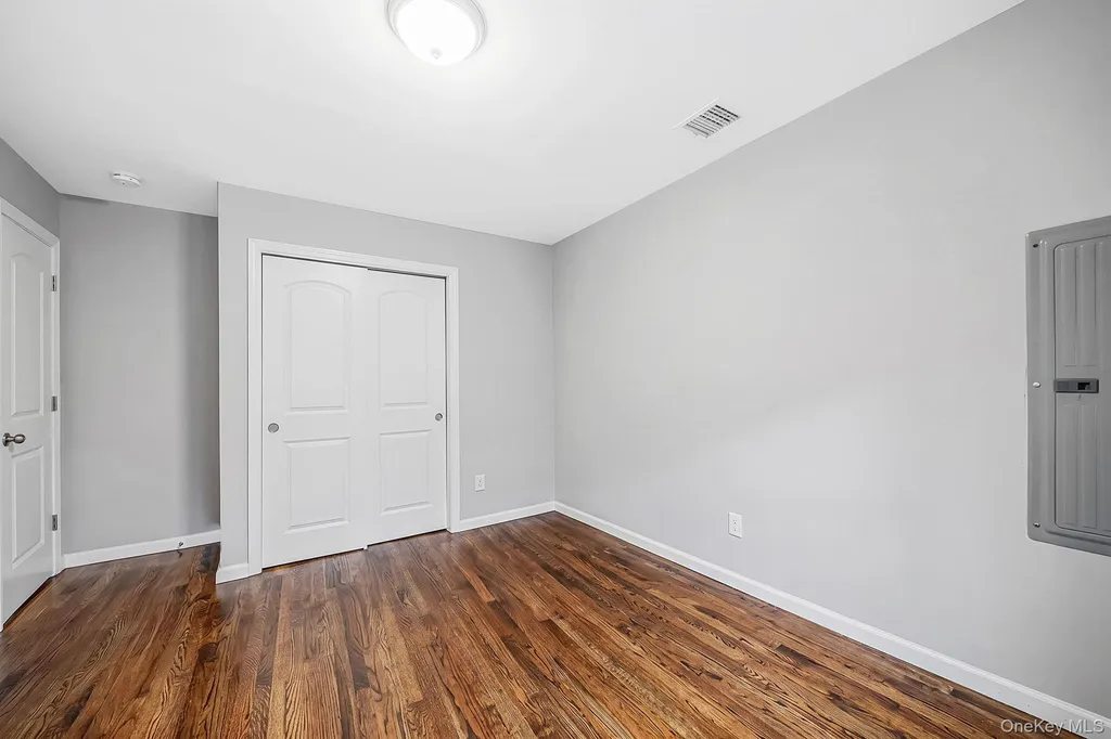 18 Jackson Street Farmingdale NY 11735