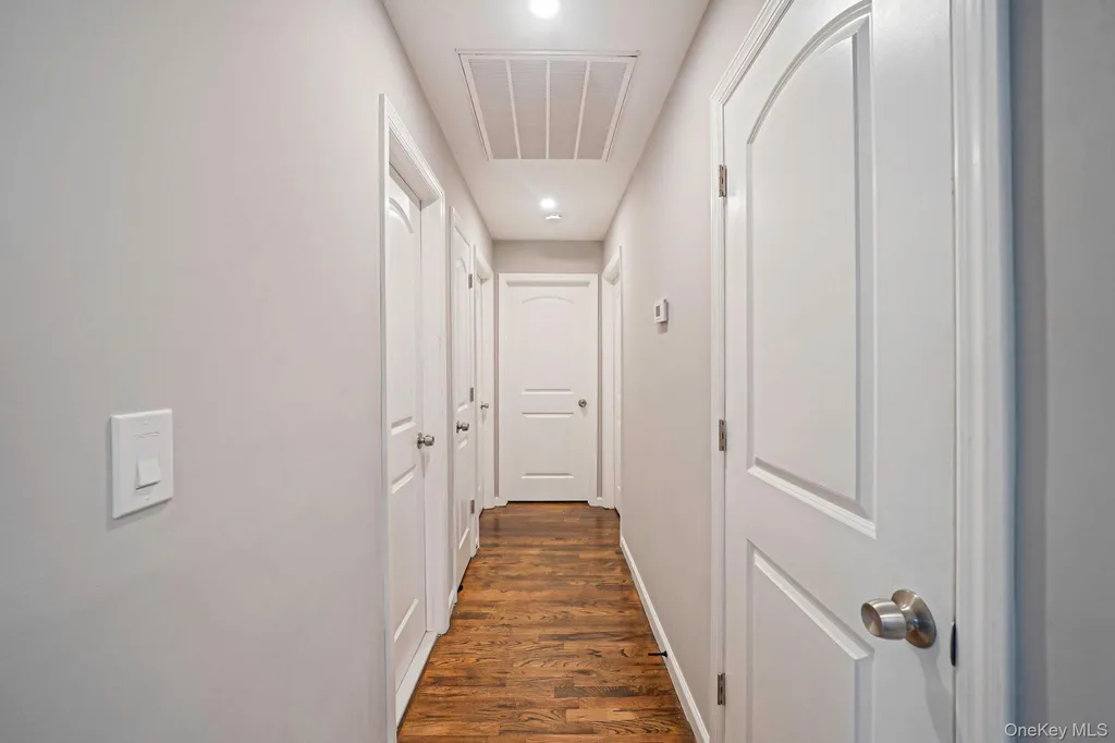 18 Jackson Street Farmingdale NY 11735
