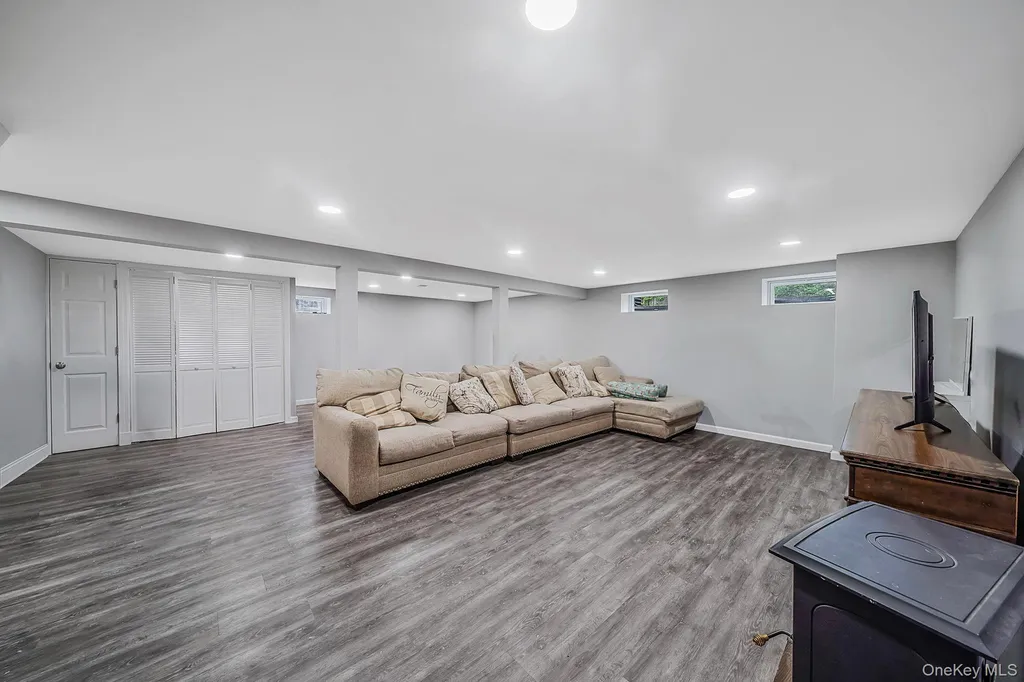 18 Jackson Street Farmingdale NY 11735