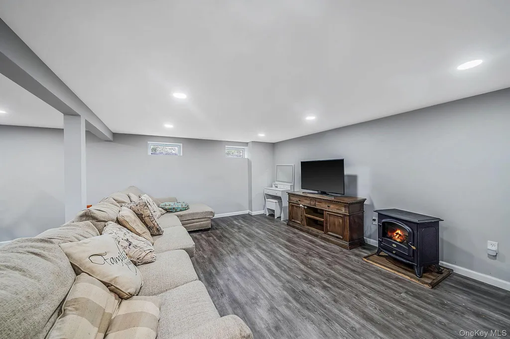 18 Jackson Street Farmingdale NY 11735