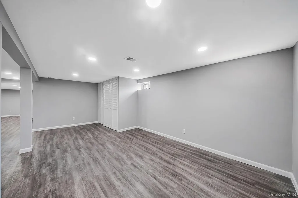 18 Jackson Street Farmingdale NY 11735