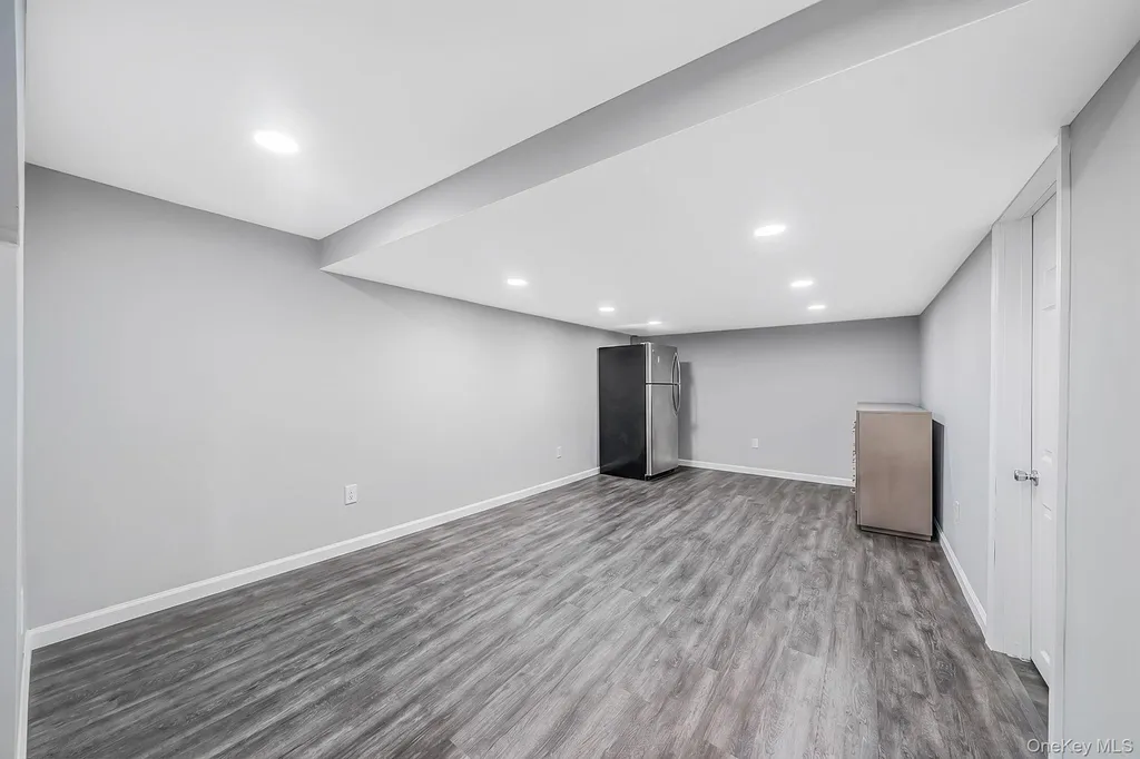 18 Jackson Street Farmingdale NY 11735