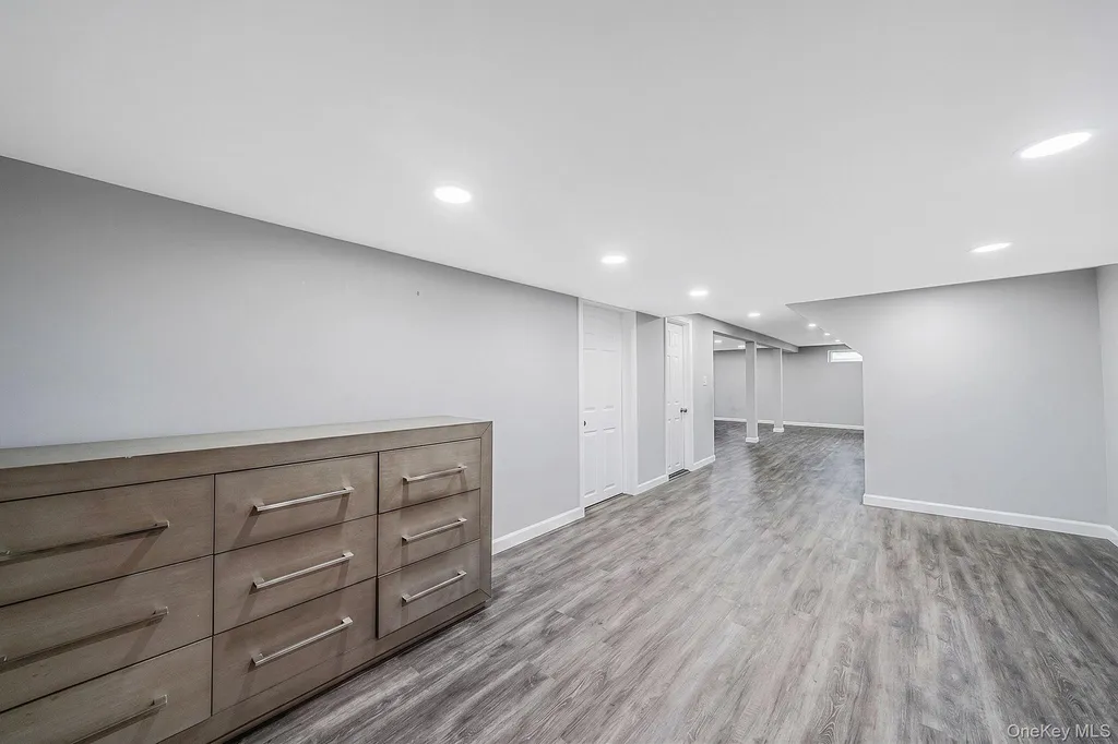 18 Jackson Street Farmingdale NY 11735