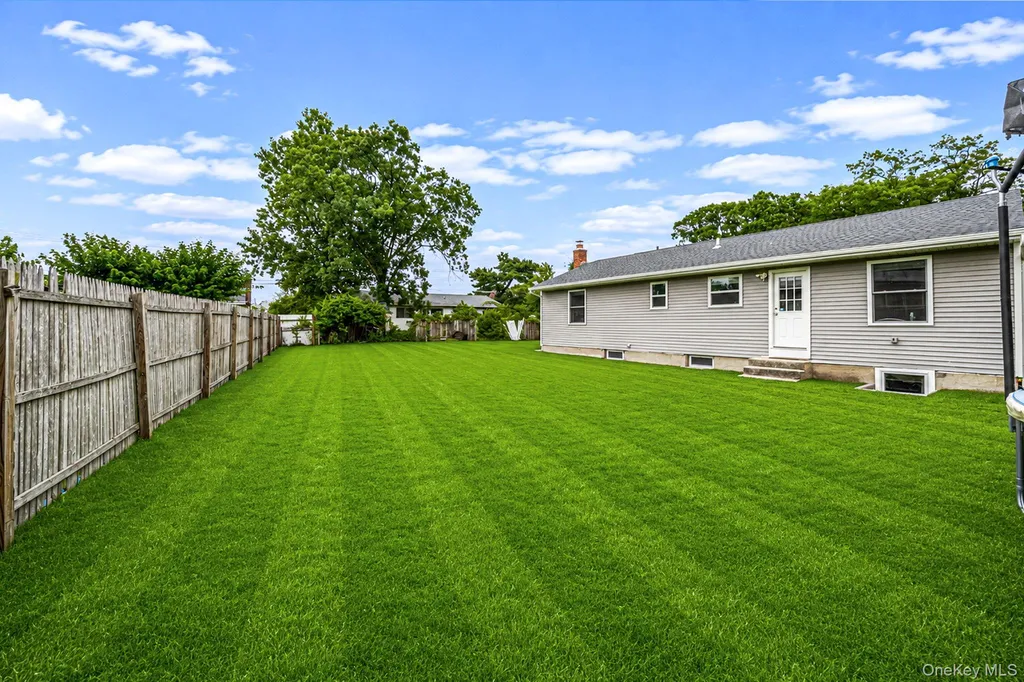 18 Jackson Street Farmingdale NY 11735