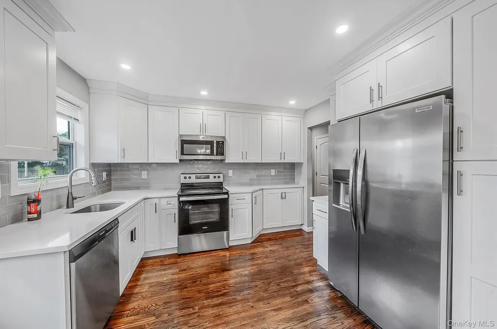 18 Jackson Street Farmingdale NY 11735