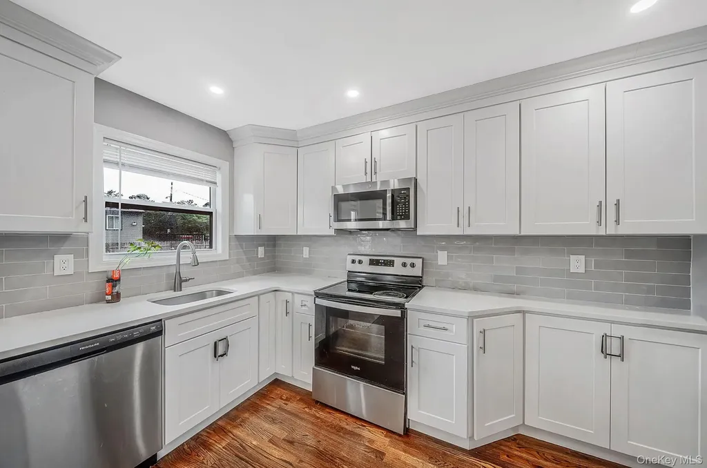 18 Jackson Street Farmingdale NY 11735