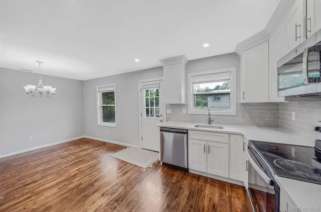 18 Jackson Street Farmingdale NY 11735