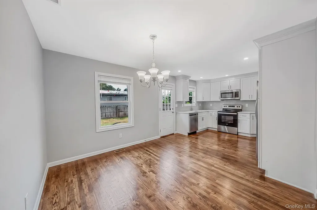 18 Jackson Street Farmingdale NY 11735