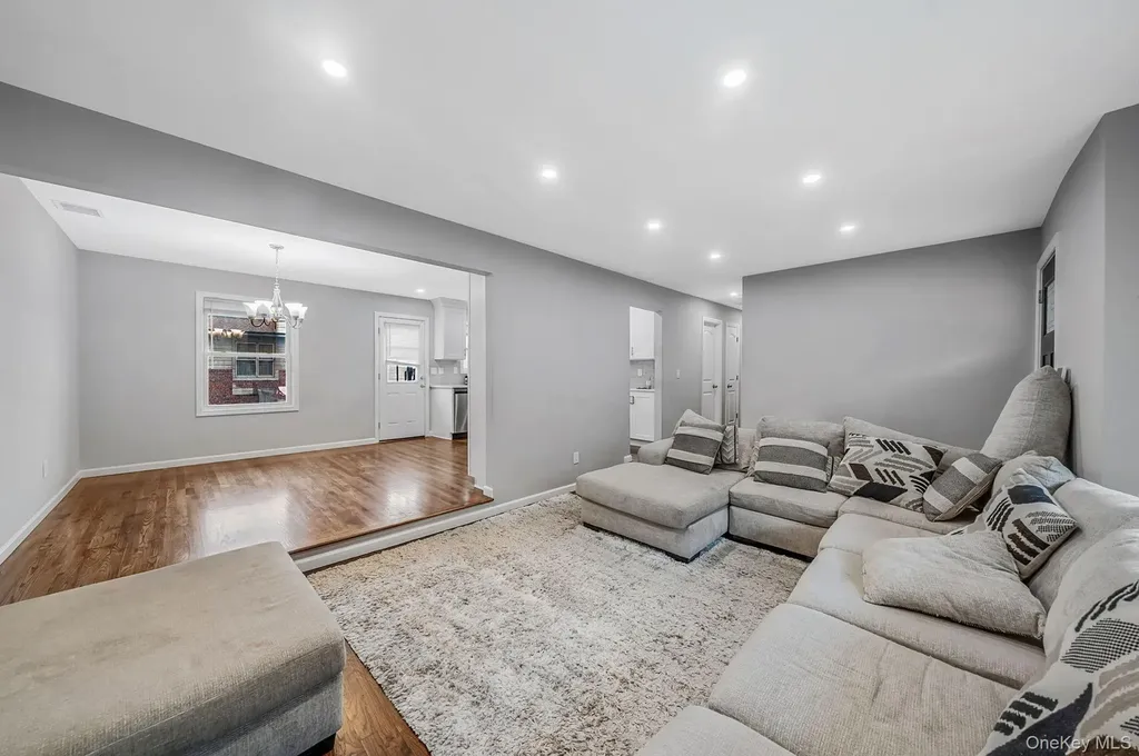 18 Jackson Street Farmingdale NY 11735