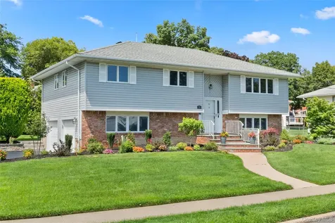 36 Fairway Drive Old Bethpage NY 11804