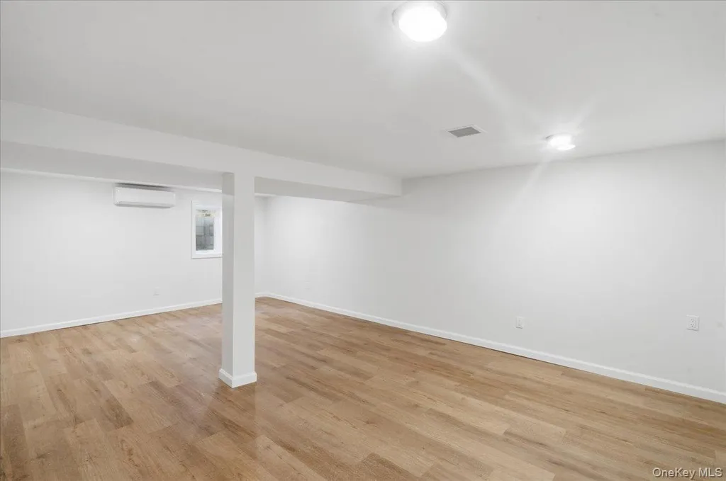 25 Lois Lane Farmingdale NY 11735
