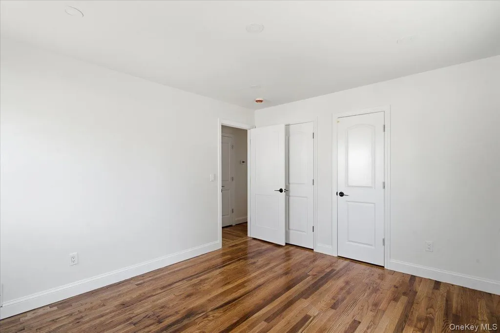 25 Lois Lane Farmingdale NY 11735