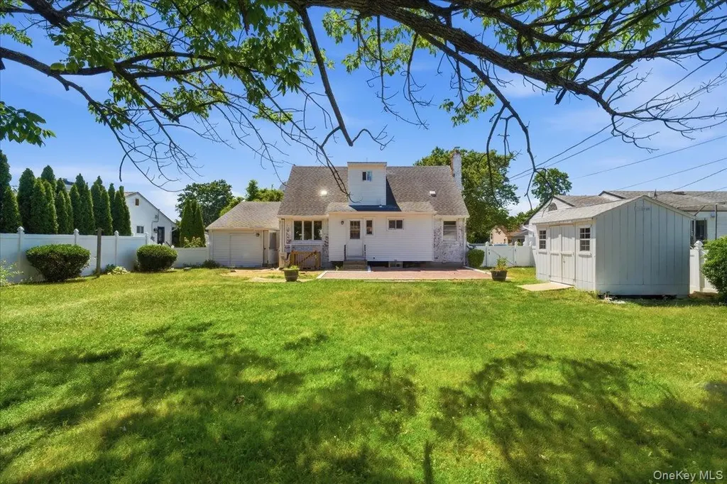 25 Lois Lane Farmingdale NY 11735