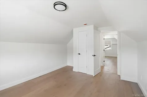25 Lois Lane Farmingdale NY 11735