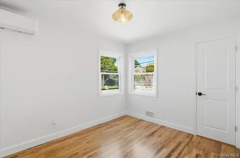 25 Lois Lane Farmingdale NY 11735