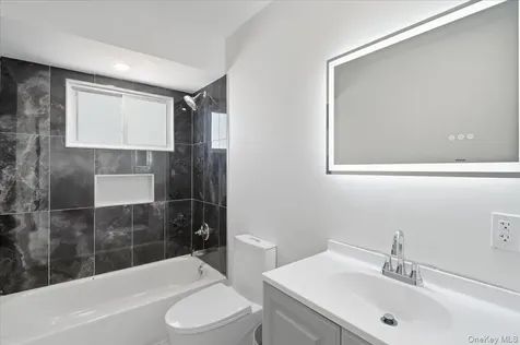 25 Lois Lane Farmingdale NY 11735