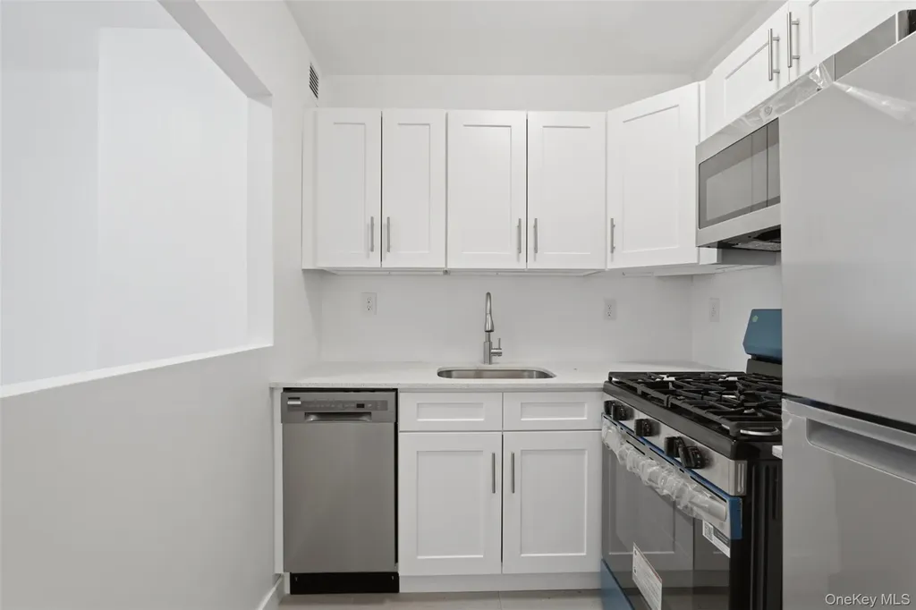 671 Bronx River Road Yonkers NY 10704