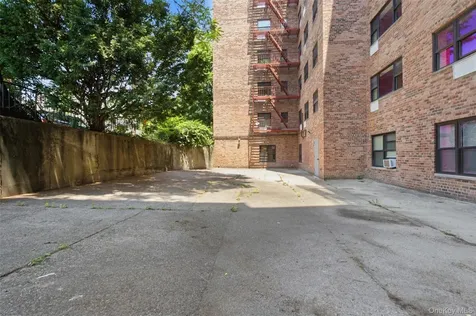 671 Bronx River Road Yonkers NY 10704