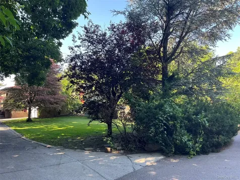 1-11 147th Street Whitestone NY 11357