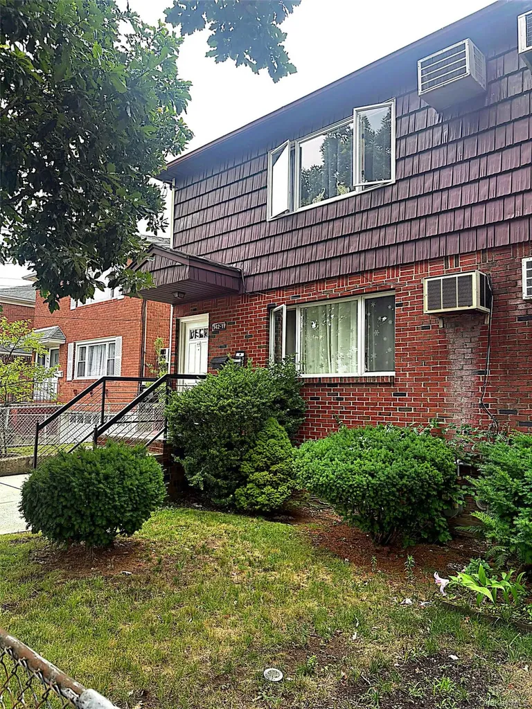 142-11 254th Street Rosedale NY 11422