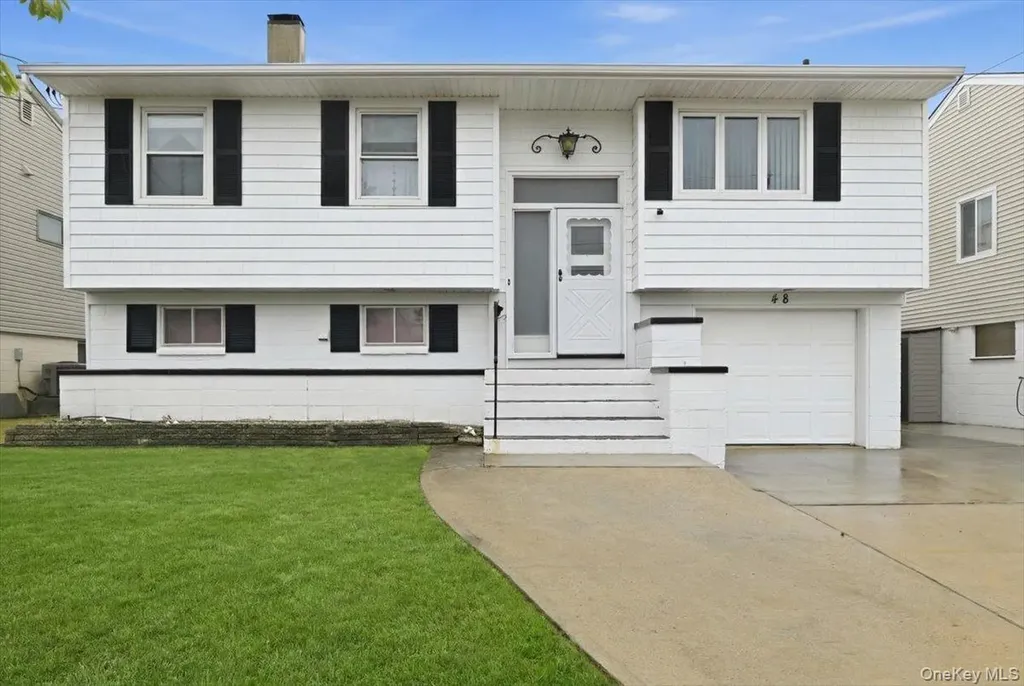 48 E 1st Street Freeport NY 11520