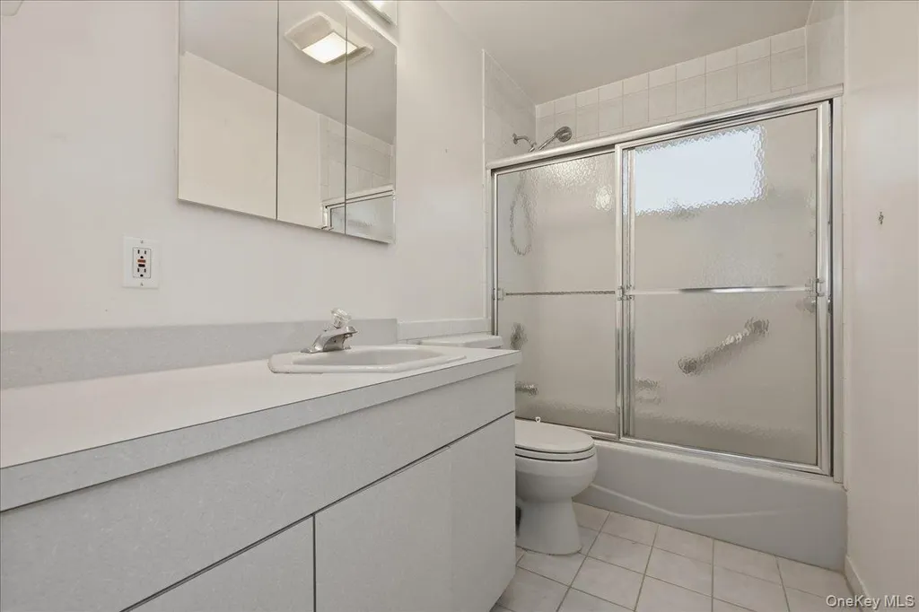 48 E 1st Street Freeport NY 11520