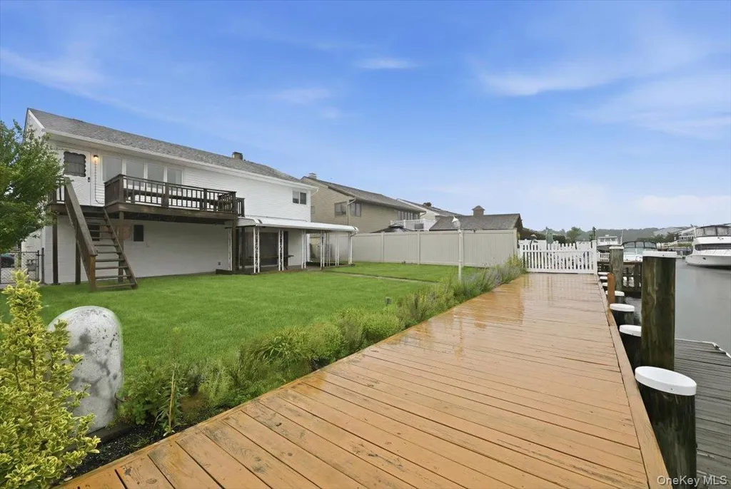 48 E 1st Street Freeport NY 11520