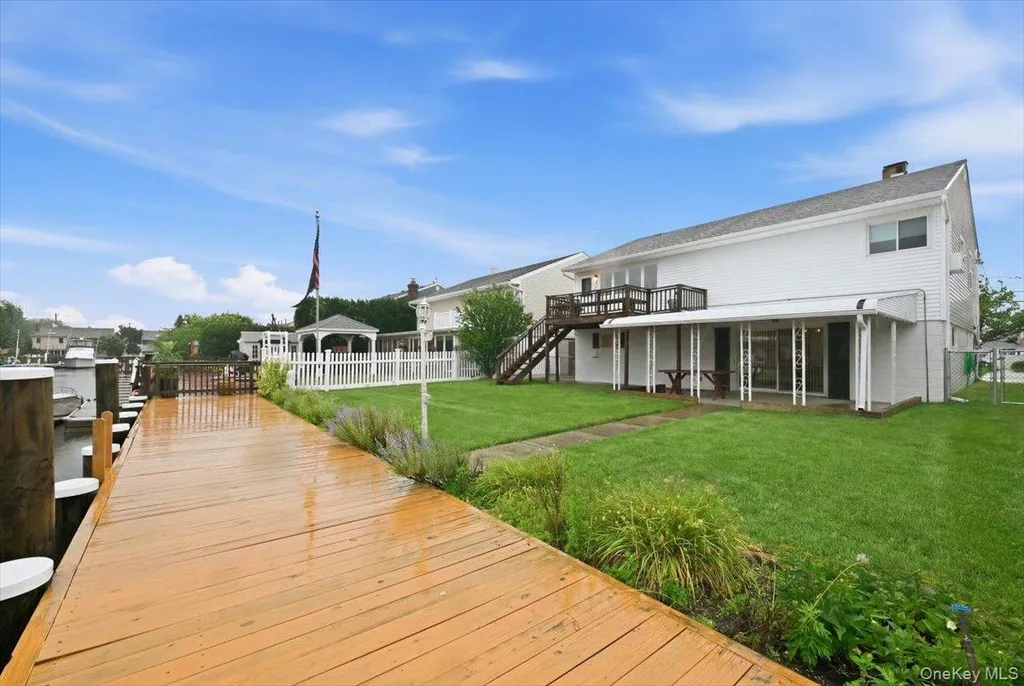 48 E 1st Street Freeport NY 11520